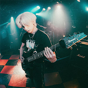 レコーディングエンジニア：MACKY